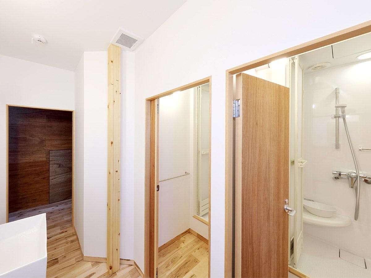 - ห้องอาบน้ำสำหรับผู้หญิงเท่านั้น