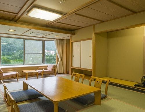 【利根川を望む和室】