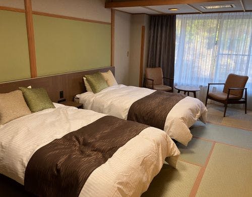 利根川を向いたツインベッドのお部屋です。