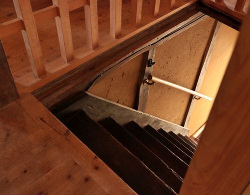 【時忘れ-離れ】扉付き階段