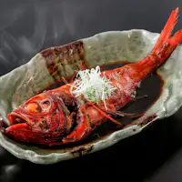 金目鯛燉煮的一個例子。