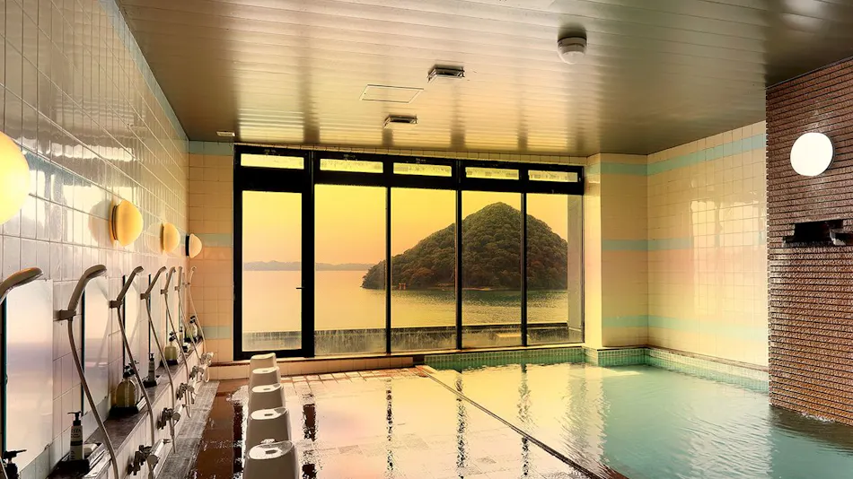 Hotel Akitaya: Panoramic Onsen Overlooking the Sunset and Mutsu Bay