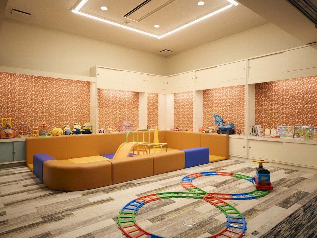 พื้นที่สำหรับเด็กข้างเคาน์เตอร์ชั้น 1