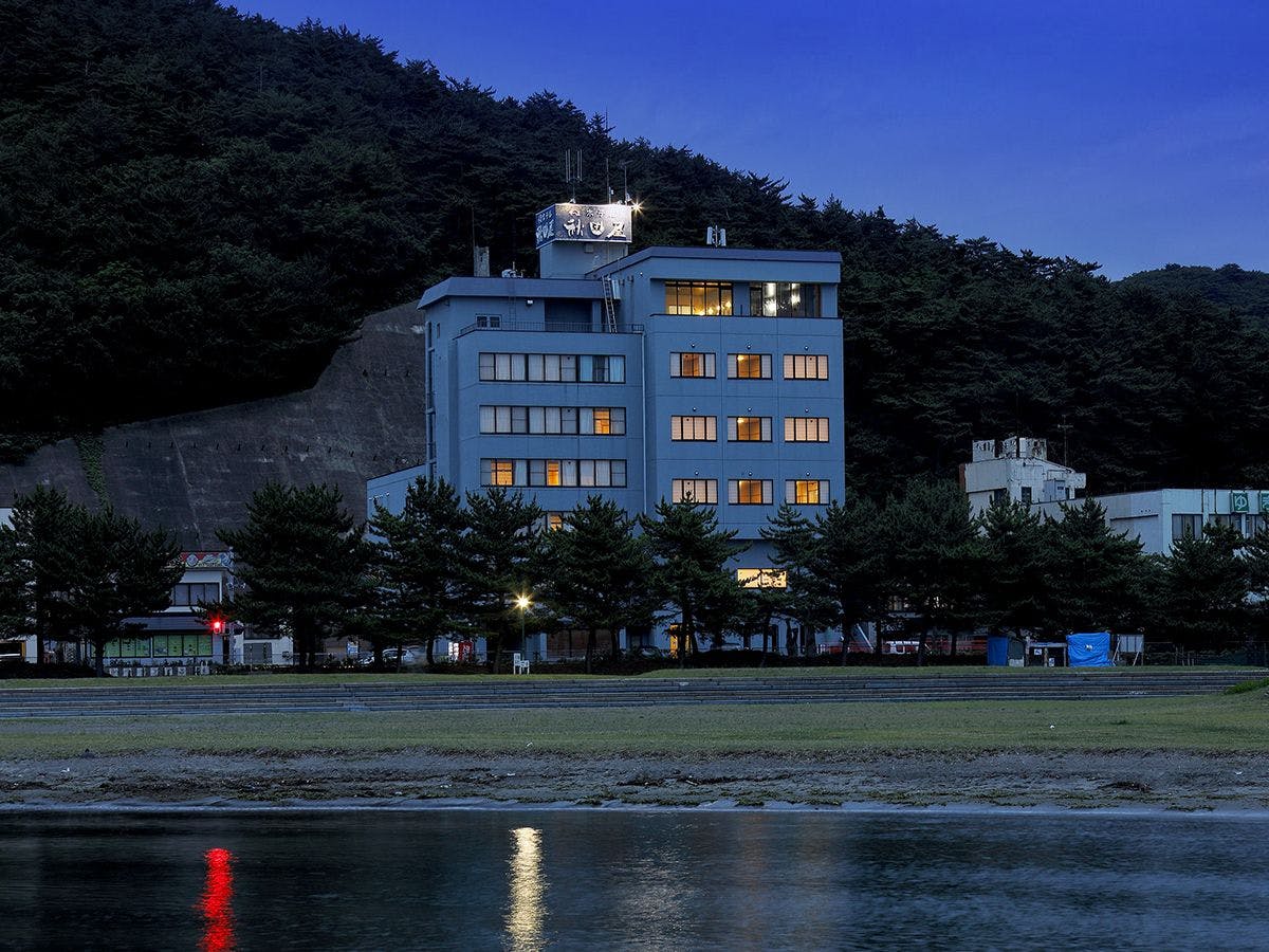 Hotel Akitaya: Panoramic Onsen Overlooking the Sunset and Mutsu Bay