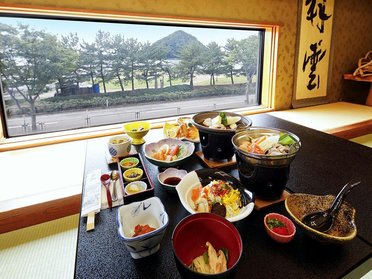 Hotel Akitaya: Panoramic Onsen Overlooking the Sunset and Mutsu Bay