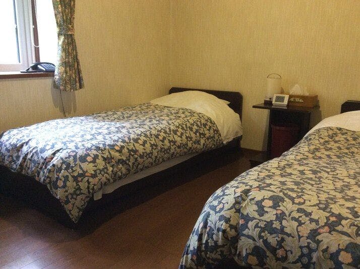 ห้องเตียงคู่พร้อมอ่างอาบน้ำ