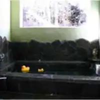 นี่คืออ่างอาบน้ำหินที่สบายมาก