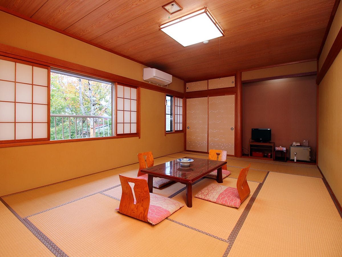 เหมาะสำหรับกลุ่มหรือครอบครัว 3 รุ่น ห้องกว้างขนาด 12 เสื่อญี่ปุ่น