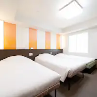 ห้องพักแบบสามคนในอาคารหลัก