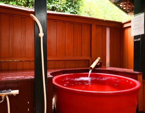 信楽焼陶器露天風呂◆特別室にございます