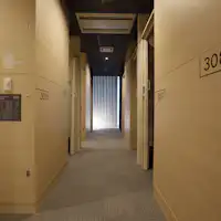 Kamar tamu dan lorong lantai 3.