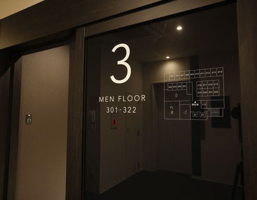 男性フロア自動ドア