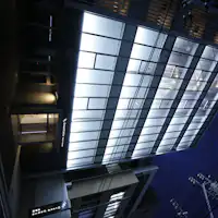 Tampilan luar bangunan di malam hari