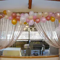 Rayakan dengan dekorasi balon!