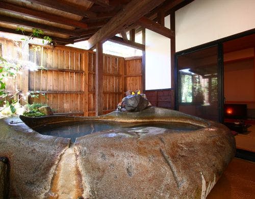 二人の和室「山桜」の露天風呂