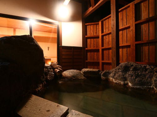 二人の和室「黄すみれ」の露天風呂