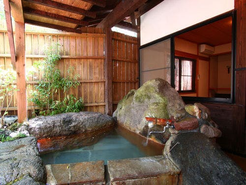 二人の和室「山百合」の露天風呂