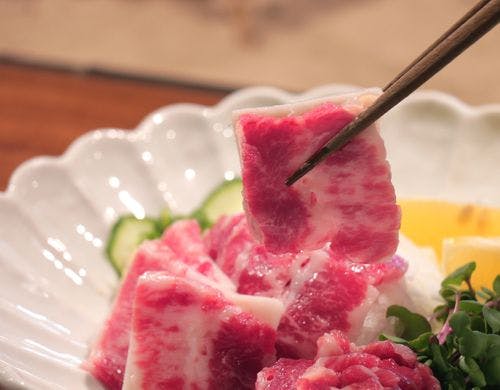 とろける旨味「馬刺し」
