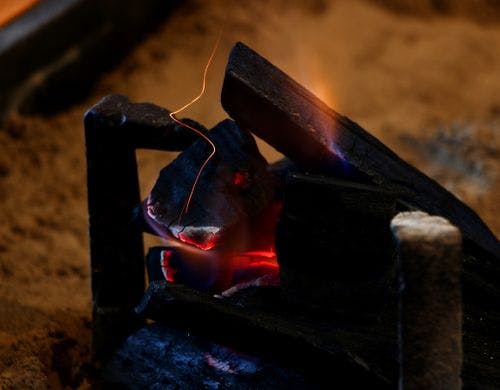 炭火を眺めながら一杯