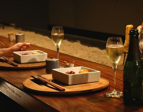 囲炉裏で炙り焼く間に、ちょっとした前菜も