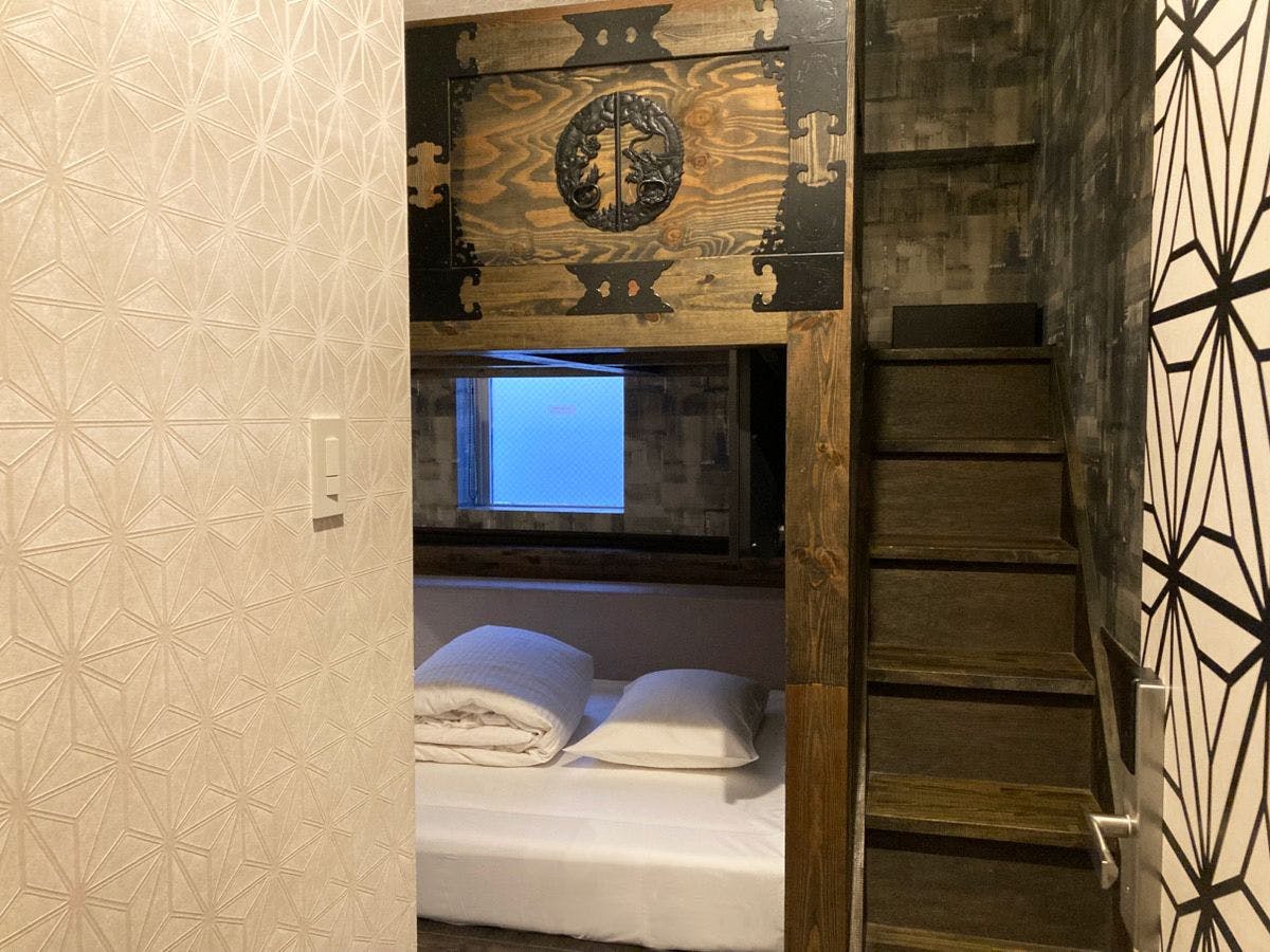 다락 침대가 있는 트윈룸