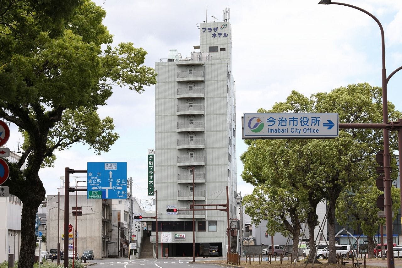 ด้านหน้าของโรงแรมจากทิศทางสถานีอิมาบาริ