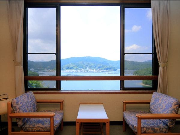 ตัวอย่างห้องพัก: ด้านหน้าต่าง