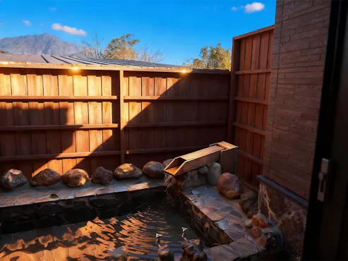 ห้องพักอาคารแยกสไตล์ตะวันตก พร้อมอ่างอาบน้ำกลางแจ้งภายในห้องพัก