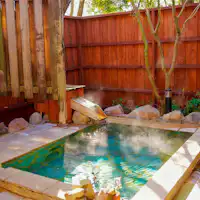 ห้องพักอาคารแยกสไตล์ตะวันตก พร้อมอ่างอาบน้ำกลางแจ้งภายในห้องพัก