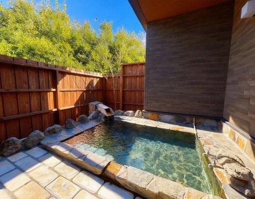 洋室離れのお部屋は新築で露天風呂付です。