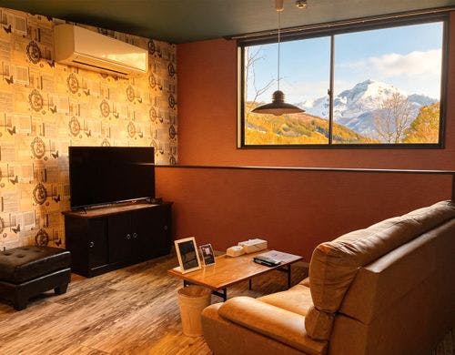 洋室離れのお部屋は新築で露天風呂付。