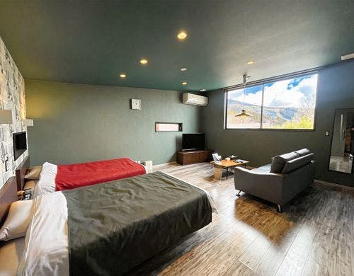 洋室離れの客室付き露天風呂です。