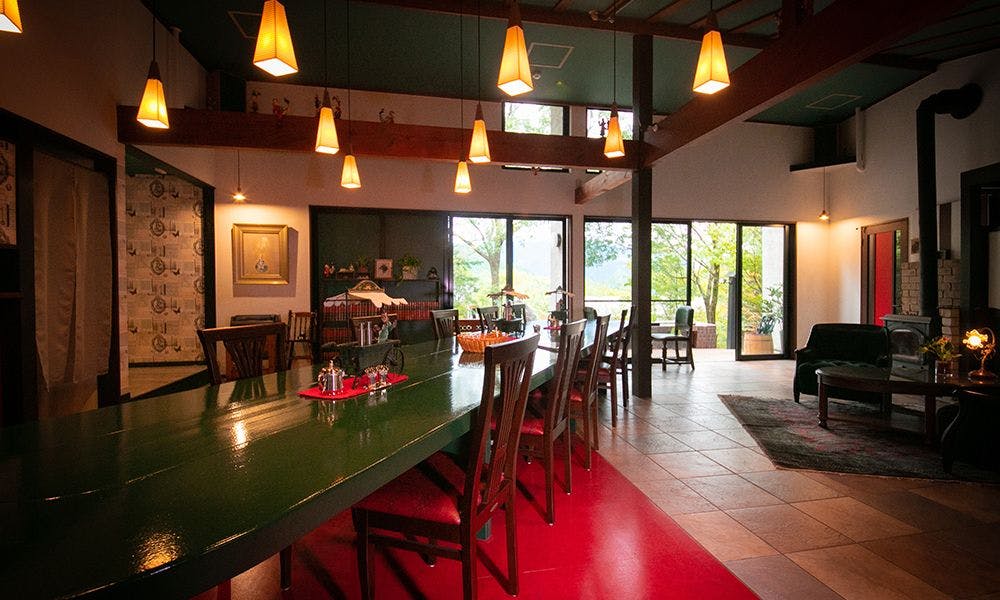 ออกแบบโดยเจ้าของโดยเน้นสีแดงและสีเขียวเป็นหลัก