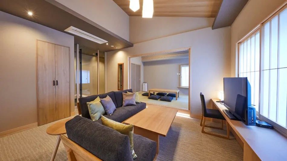 Rinn Shirakawa South