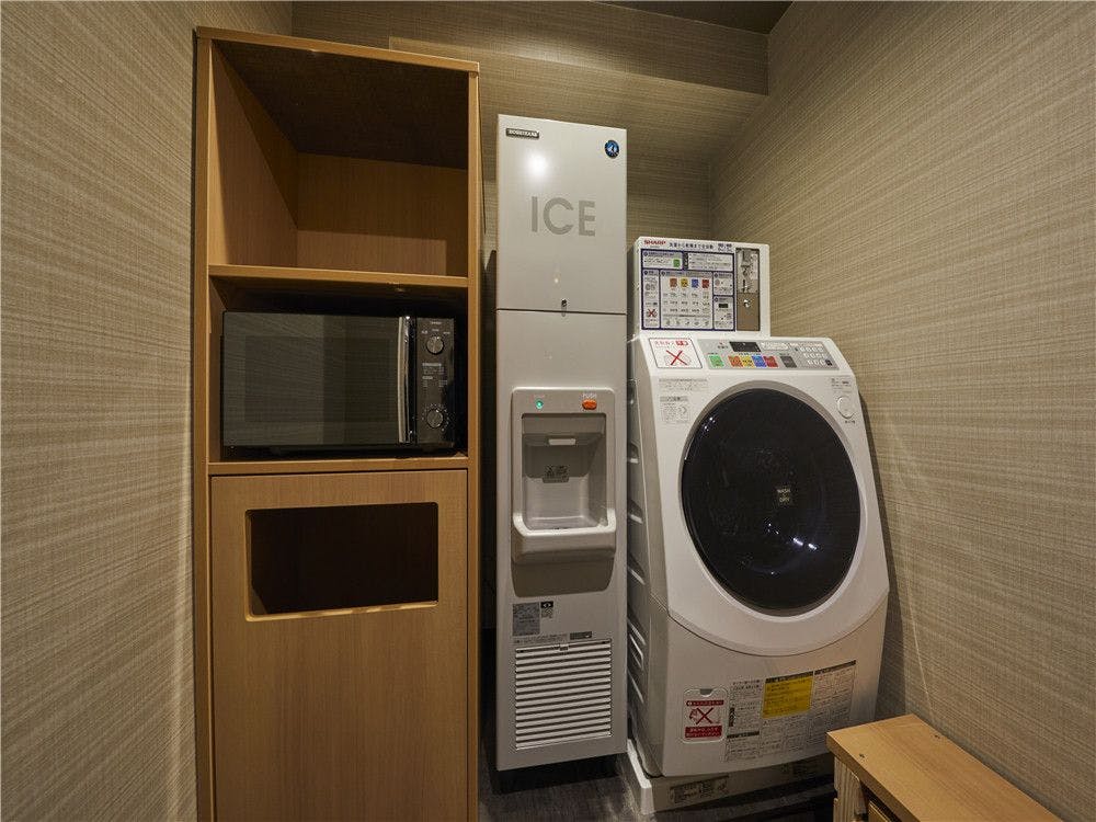 เครื่องทำน้ำแข็ง, ไมโครเวฟ, เครื่องซักผ้า