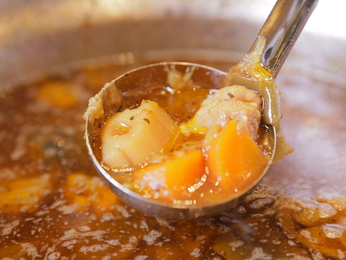 เรามีซุปแกงกะหรี่ให้บริการ