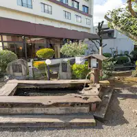 【อาคารหมายเลข 2】บ่อแช่เท้าและสถานที่ดื่มน้ำแร่