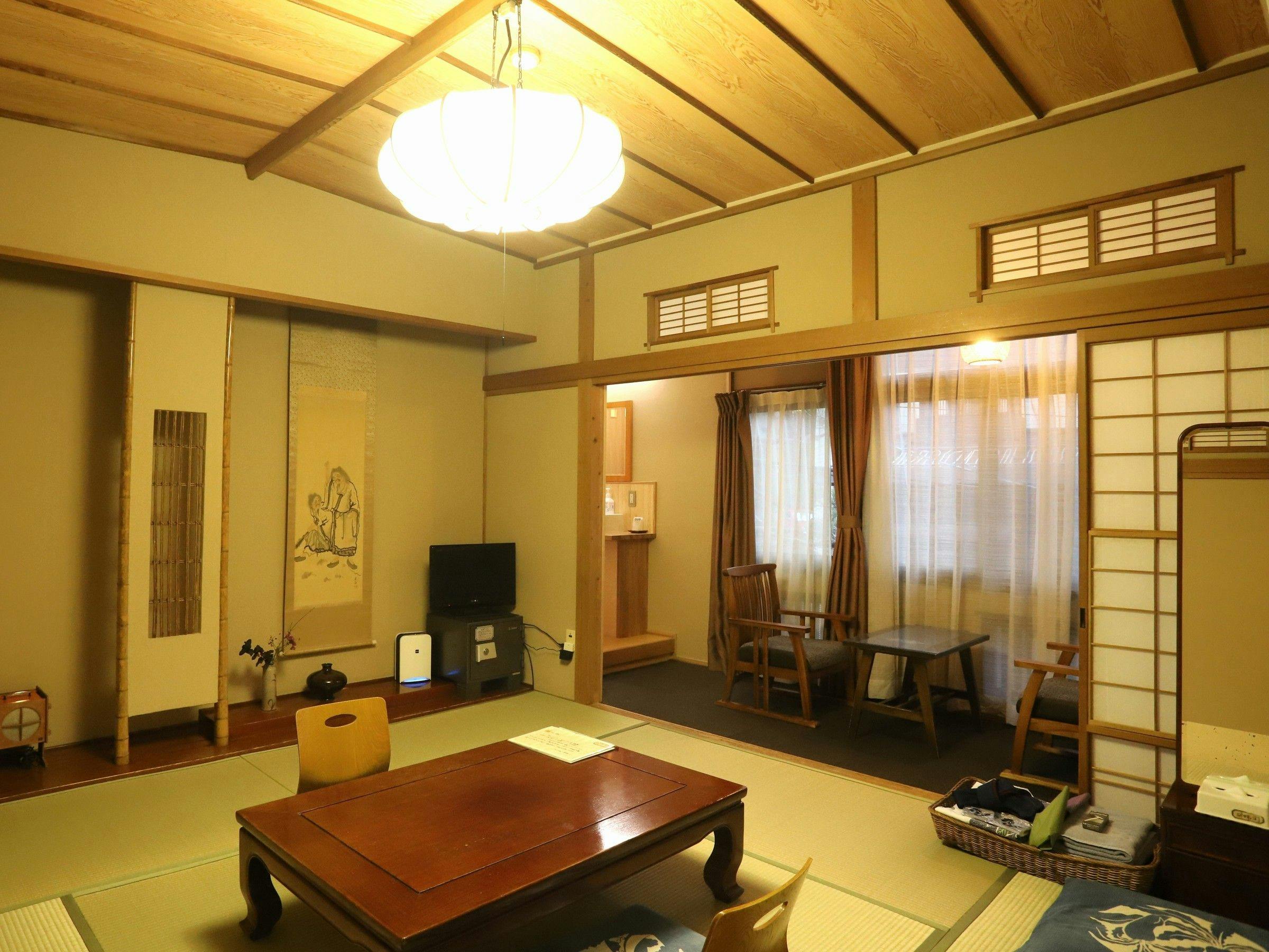 ตามแนวถนนหินอาซากามะ มีห้องน้ำและอ่างล้างหน้า