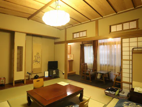 ตามแนวถนนหินอาซากามะ มีห้องน้ำและอ่างล้างหน้า