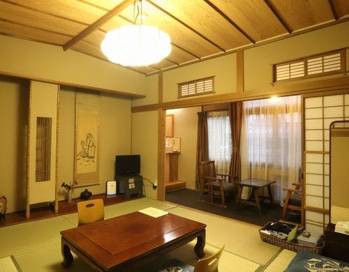 石畳の麻釜通り沿い、トイレ、洗面付き