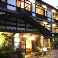 ก่อตั้งขึ้นในปีแรกของยุคไทโช อาคารไม้ที่เต็มไปด้วยความอบอุ่นของไม้