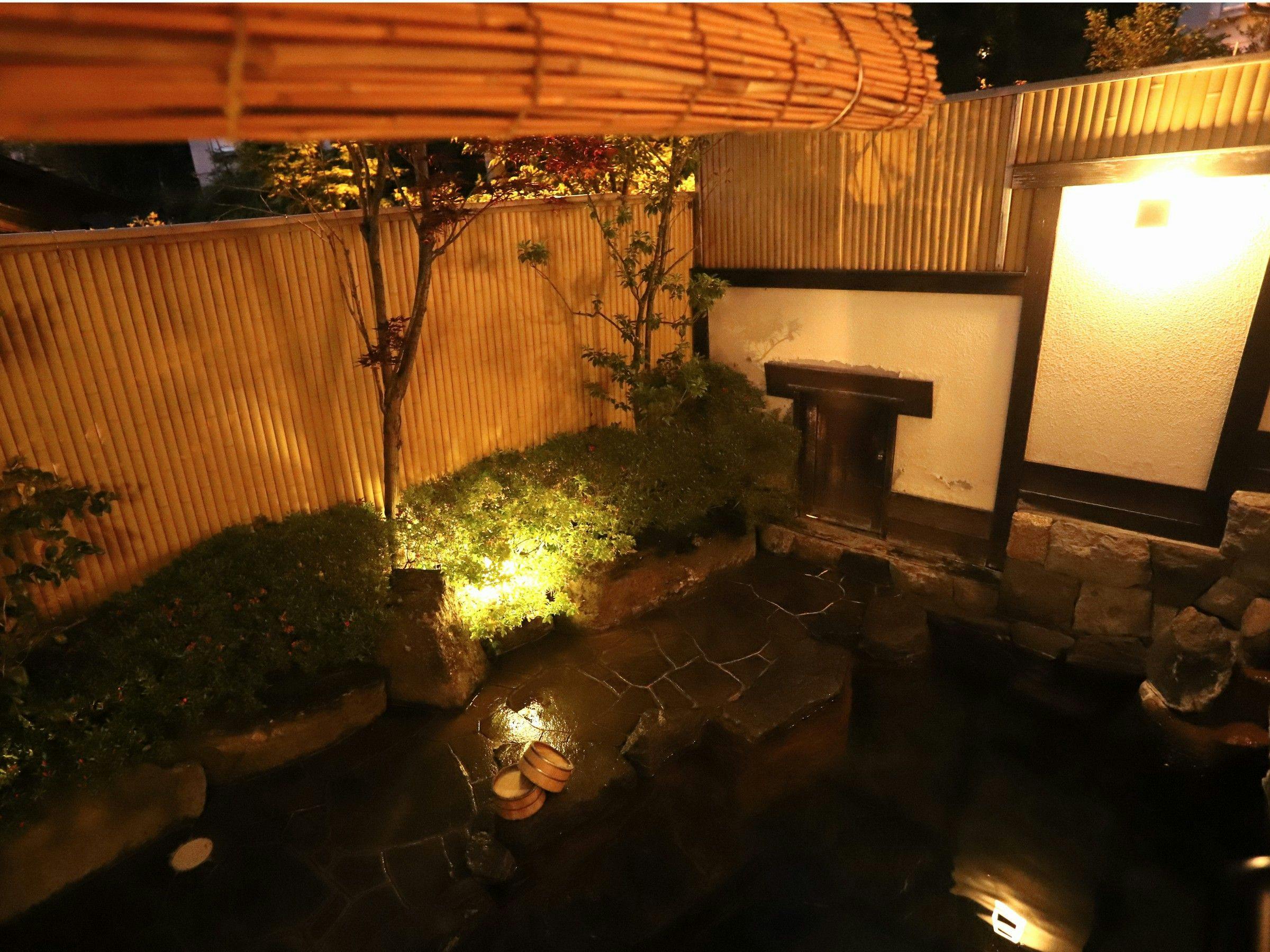 บ่อน้ำพุร้อนกลางแจ้ง