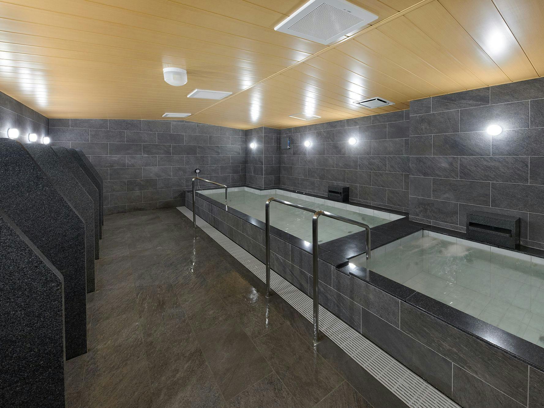 ห้องอาบน้ำรวม (ชาย)