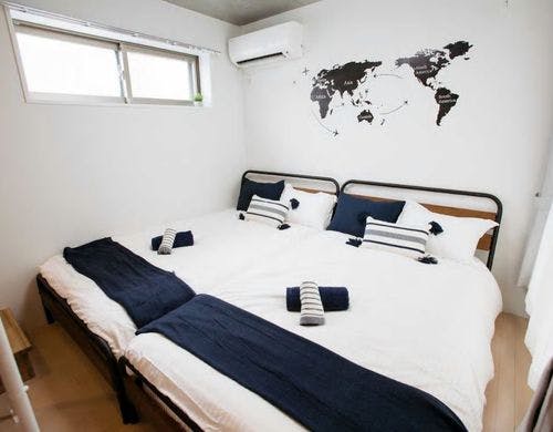 ホテル仕様のシーツで快適なベッド