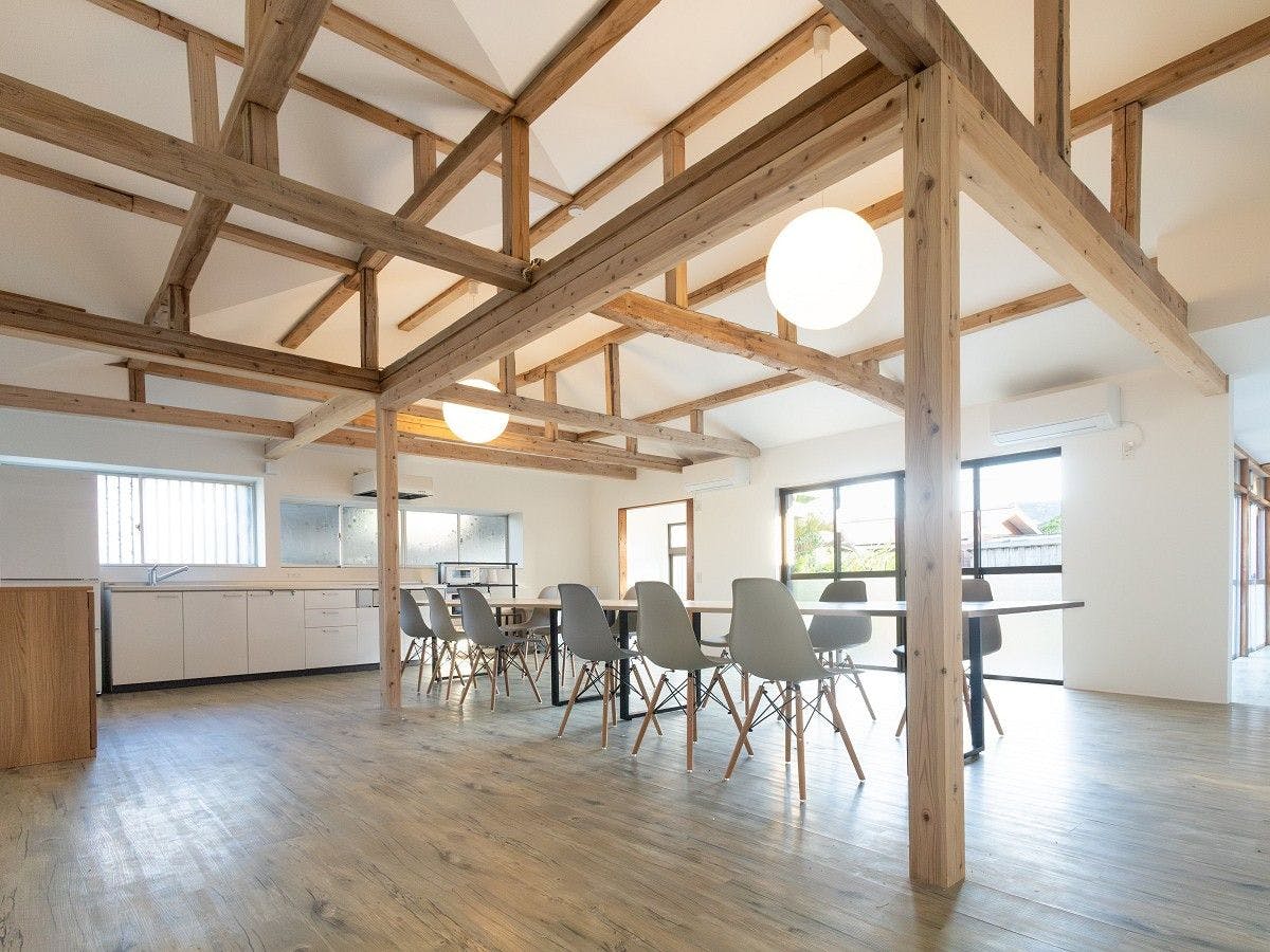 Akomodasi “Hamabou Bergoyang, Suara Ombak”