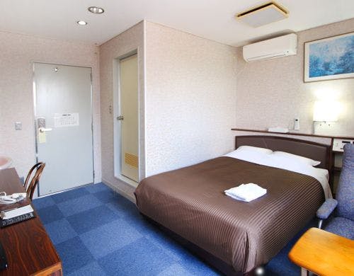 ダブルルーム【140cmベッド×1台】