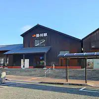 เดินประมาณ 4 นาทีจากทางออกทิศเหนือของสถานีคาเคกาวะ