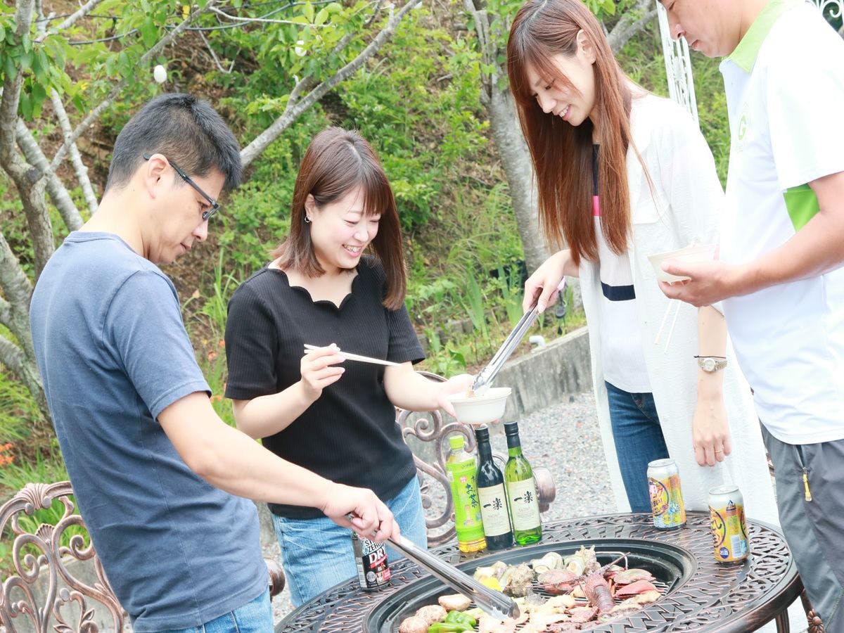 Nikmati BBQ meriah bersama keluarga dan kumpulan.