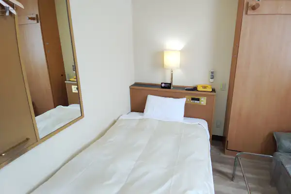 Kamar single di gedung baru