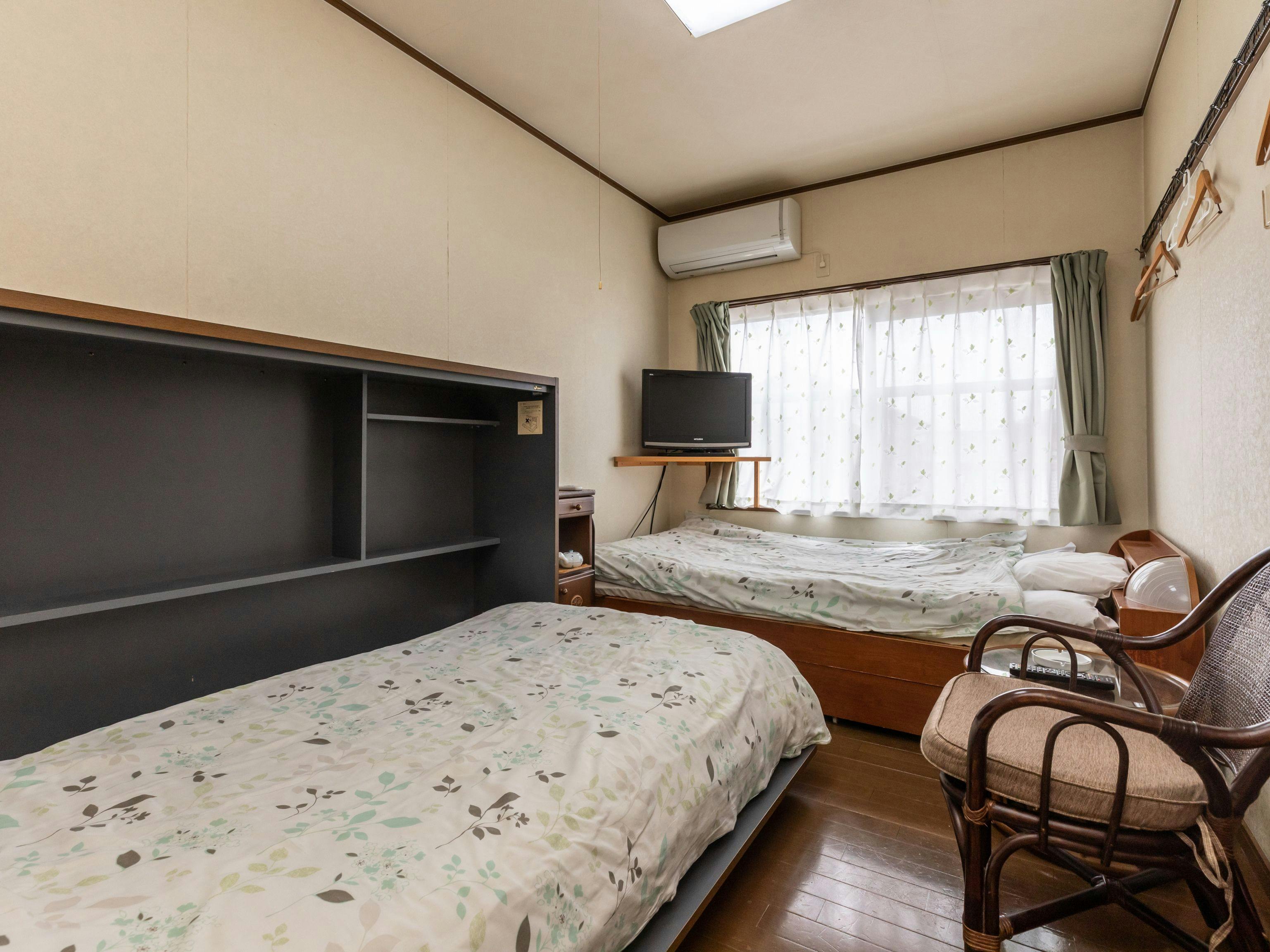 ห้องเดี่ยว + เตียงเสริม